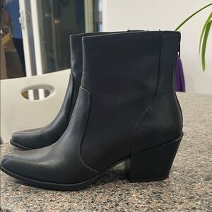 Soda Black Heeled Boots